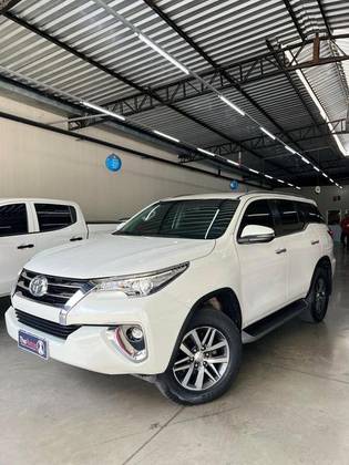 TOYOTA HILUX SW4 2.8 SRX 4X4 7 LUGARES 16V TURBO INTERCOOLER DIESEL 4P AUTOMÁTICO